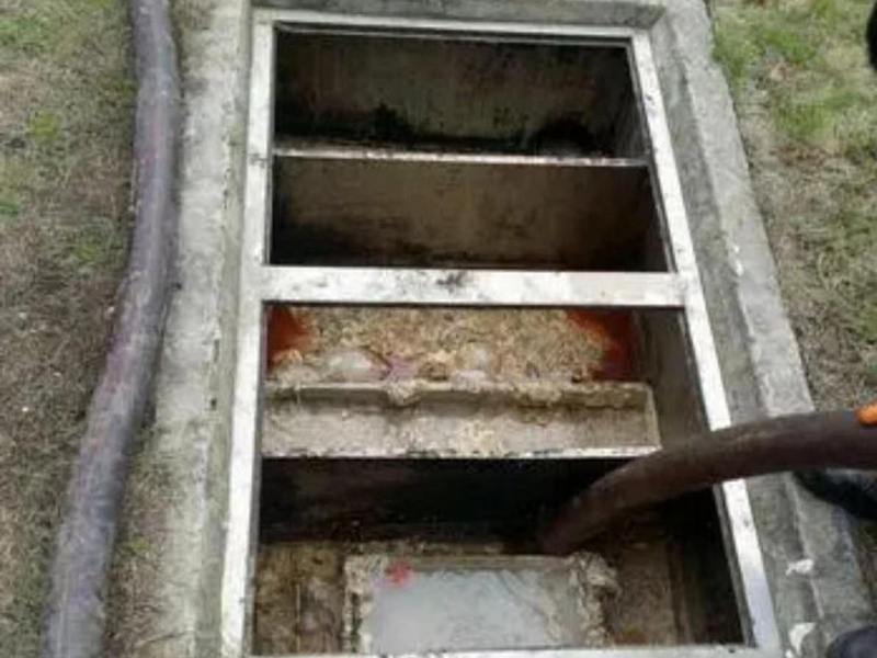 古镇镇隔油池清理