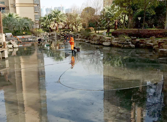 古镇镇景观池淤泥清理