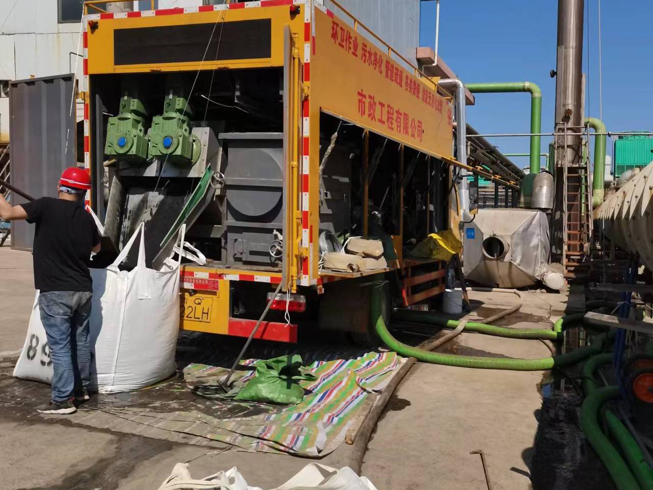 古镇镇淤泥压干处理